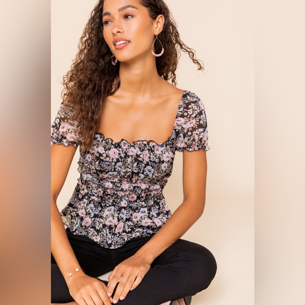 NWT FLORAL SMOCKED BLOUSE SMALL